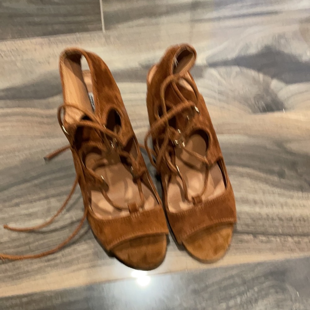Shoes - Picture 2 of 6